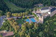 Vue aérienne de Complexe du château de l'auberge de jeunesse du château Altleiningen dans le quartier de Höningen à Altleiningen dans le département Rhénanie-Palatinat, Allemagne