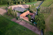 Altleiningen dans le département Rhénanie-Palatinat, Allemagne vu d'un drone