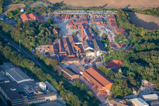 Vue aérienne de Systèmes techniques de la Poroton Ziegelwerke de Wienerberger GmbH (Palatinat) à Eisenberg dans le département Rhénanie-Palatinat, Allemagne