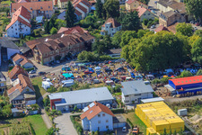 Vue aérienne de Marché aux puces à Rheinzabern dans le département Rhénanie-Palatinat, Allemagne