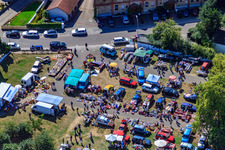 Vue aérienne de Marché aux puces à Rheinzabern dans le département Rhénanie-Palatinat, Allemagne
