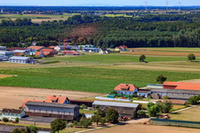 Vue aérienne de Au sanctuaire à Hatzenbühl dans le département Rhénanie-Palatinat, Allemagne