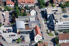Vue aérienne de Mairie de l'administration municipale de la commune à Kandel dans le département Rhénanie-Palatinat, Allemagne