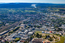 Vue aérienne de Gare de marchandises à le quartier Bohlsbach in Offenburg dans le département Bade-Wurtemberg, Allemagne