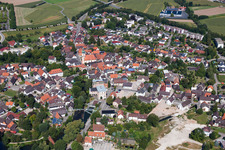 Vue aérienne de Vue des rues et des maisons dans les quartiers résidentiels à Willstätt dans le département Bade-Wurtemberg, Allemagne