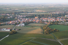 Enregistrement par drone de Quartier Ingenheim in Billigheim-Ingenheim dans le département Rhénanie-Palatinat, Allemagne