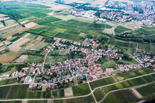 Quartier Pleisweiler in Pleisweiler-Oberhofen dans le département Rhénanie-Palatinat, Allemagne vu d'un drone
