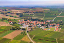 Vue aérienne de Vue du village depuis le sud-ouest à Hangen-Weisheim dans le département Rhénanie-Palatinat, Allemagne