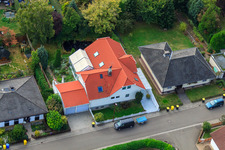 Dans le jardin du moulin à Eppelsheim dans le département Rhénanie-Palatinat, Allemagne d'en haut