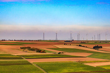 Vue aérienne de Parc éolien vu du sud à Eppelsheim dans le département Rhénanie-Palatinat, Allemagne