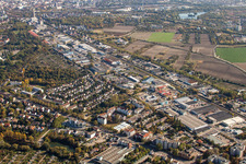 Vue aérienne de Zone industrielle et implantation d'entreprises sur l'Industriestrasse à le quartier Friesenheim in Ludwigshafen am Rhein dans le département Rhénanie-Palatinat, Allemagne