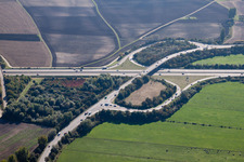 Vue aérienne de Sortie A65 Sud à le quartier Oggersheim in Ludwigshafen am Rhein dans le département Rhénanie-Palatinat, Allemagne