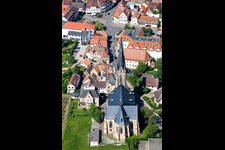 Vue aérienne de Bâtiment de l'église à Maikammer à Edenkoben dans le département Rhénanie-Palatinat, Allemagne
