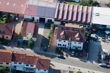 Vue aérienne de Maison funéraire Kapper GmbH à le quartier Bobenheim in Bobenheim-Roxheim dans le département Rhénanie-Palatinat, Allemagne