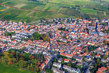 Vue aérienne de Weinstraße et Bleichstr à Deidesheim dans le département Rhénanie-Palatinat, Allemagne