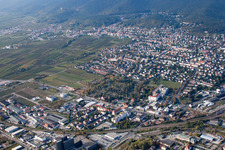 Vue d'oiseau de Neustadt an der Weinstraße dans le département Rhénanie-Palatinat, Allemagne