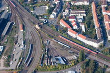 Vue aérienne de Tracé du passage à niveau des systèmes ferroviaires et ferroviaires de la Deutsche Bahn à Neustadt an der Weinstraße dans le département Rhénanie-Palatinat, Allemagne