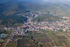 Quartier Hambach an der Weinstraße in Neustadt an der Weinstraße dans le département Rhénanie-Palatinat, Allemagne vu d'un drone