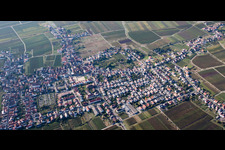 Vue aérienne de Panorama de la région et des environs à le quartier Diedesfeld in Neustadt an der Weinstraße dans le département Rhénanie-Palatinat, Allemagne