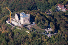 Photographie aérienne de Complexe du château de Hambach. Avec chantier pour le nouveau bâtiment du Restaurant 1832 à le quartier Diedesfeld in Neustadt an der Weinstraße dans le département Rhénanie-Palatinat, Allemagne