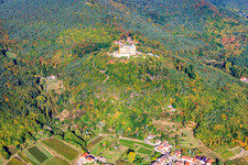 Complexe du château de Hambach. Avec chantier pour le nouveau bâtiment du Restaurant 1832 à le quartier Diedesfeld in Neustadt an der Weinstraße dans le département Rhénanie-Palatinat, Allemagne hors des airs