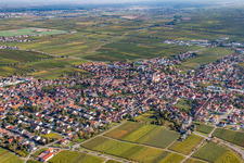 Vue aérienne de De l'ouest à Maikammer dans le département Rhénanie-Palatinat, Allemagne