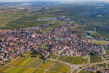 Vue aérienne de De l'ouest à Maikammer dans le département Rhénanie-Palatinat, Allemagne