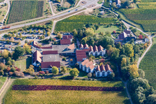 Vue aérienne de BG RCI - Association professionnelle des matières premières et de l'industrie chimique, Centre pour la sécurité au travail Maikammer à Maikammer dans le département Rhénanie-Palatinat, Allemagne
