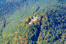 Rhodt unter Rietburg dans le département Rhénanie-Palatinat, Allemagne vu d'un drone