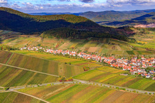 Photographie aérienne de Village viticole entre les vignes du sud à Ranschbach dans le département Rhénanie-Palatinat, Allemagne
