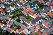 Vue aérienne de Complexe de bâtiments du monastère Klingenmünster à Klingenmünster dans le département Rhénanie-Palatinat, Allemagne