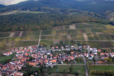 Quartier Pleisweiler in Pleisweiler-Oberhofen dans le département Rhénanie-Palatinat, Allemagne vue d'en haut