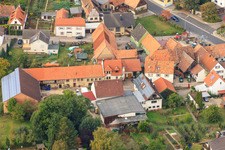 Vue aérienne de Domaine viticole de Gnägy à le quartier Rechtenbach in Schweigen-Rechtenbach dans le département Rhénanie-Palatinat, Allemagne