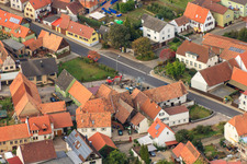 Vue aérienne de Rue Müller à le quartier Rechtenbach in Schweigen-Rechtenbach dans le département Rhénanie-Palatinat, Allemagne