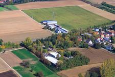 Vue aérienne de Weilerhof à le quartier Schaidt in Wörth am Rhein dans le département Rhénanie-Palatinat, Allemagne