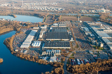 Photographie aérienne de Locaux de l'usine automobile Daimler à Wörth à le quartier Maximiliansau in Wörth am Rhein dans le département Rhénanie-Palatinat, Allemagne