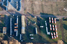 Entrepôt de camions sur le Rhin à le quartier Maximiliansau in Wörth am Rhein dans le département Rhénanie-Palatinat, Allemagne d'en haut