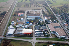 Vue aérienne de Zone industrielle et implantation d'entreprises à l'est à Durmersheim dans le département Bade-Wurtemberg, Allemagne