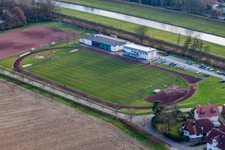 Vue aérienne de SV Niederbühl Donau et Ali's Gasthaus Engel à le quartier Niederbühl in Rastatt dans le département Bade-Wurtemberg, Allemagne