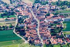 Vue aérienne de Vue du village (Palatinat) à le quartier Hayna in Herxheim bei Landau dans le département Rhénanie-Palatinat, Allemagne