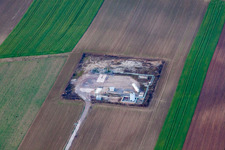 Photographie aérienne de Scheibenhardt, production pétrolière à Scheibenhard dans le département Bas Rhin, France