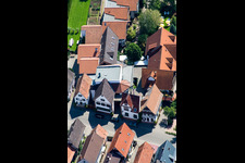 Vue oblique de Hôtel zur Krone à le quartier Hayna in Herxheim bei Landau dans le département Rhénanie-Palatinat, Allemagne