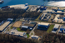 Vue aérienne de Ports rhénans avec ITK Internationales Transport-Kontor GmbH à le quartier Mühlburg in Karlsruhe dans le département Bade-Wurtemberg, Allemagne