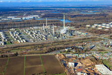 Raffinerie d'huile minérale du Rhin supérieur à le quartier Knielingen in Karlsruhe dans le département Bade-Wurtemberg, Allemagne depuis l'avion