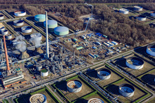 Vue aérienne de Raffinerie d'huile minérale Oberrhein et Peter Gross Umwelt GmbH & Co. KG à le quartier Knielingen in Karlsruhe dans le département Bade-Wurtemberg, Allemagne
