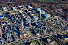 Photographie aérienne de Raffinerie d'huile minérale Oberrhein et Peter Gross Umwelt GmbH & Co. KG à le quartier Knielingen in Karlsruhe dans le département Bade-Wurtemberg, Allemagne