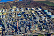 Vue oblique de Raffinerie d'huile minérale Oberrhein et Peter Gross Umwelt GmbH & Co. KG à le quartier Knielingen in Karlsruhe dans le département Bade-Wurtemberg, Allemagne