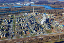 Raffinerie d'huile minérale Oberrhein et Peter Gross Umwelt GmbH & Co. KG à le quartier Knielingen in Karlsruhe dans le département Bade-Wurtemberg, Allemagne hors des airs