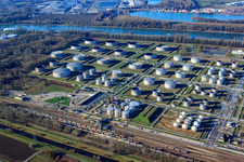 Raffinerie d'huile minérale Oberrhein et Peter Gross Umwelt GmbH & Co. KG à le quartier Knielingen in Karlsruhe dans le département Bade-Wurtemberg, Allemagne vue d'en haut