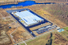 Vue aérienne de Nouveau centre logistique Netto dans la zone industrielle d'Oberwald à Wörth am Rhein dans le département Rhénanie-Palatinat, Allemagne
